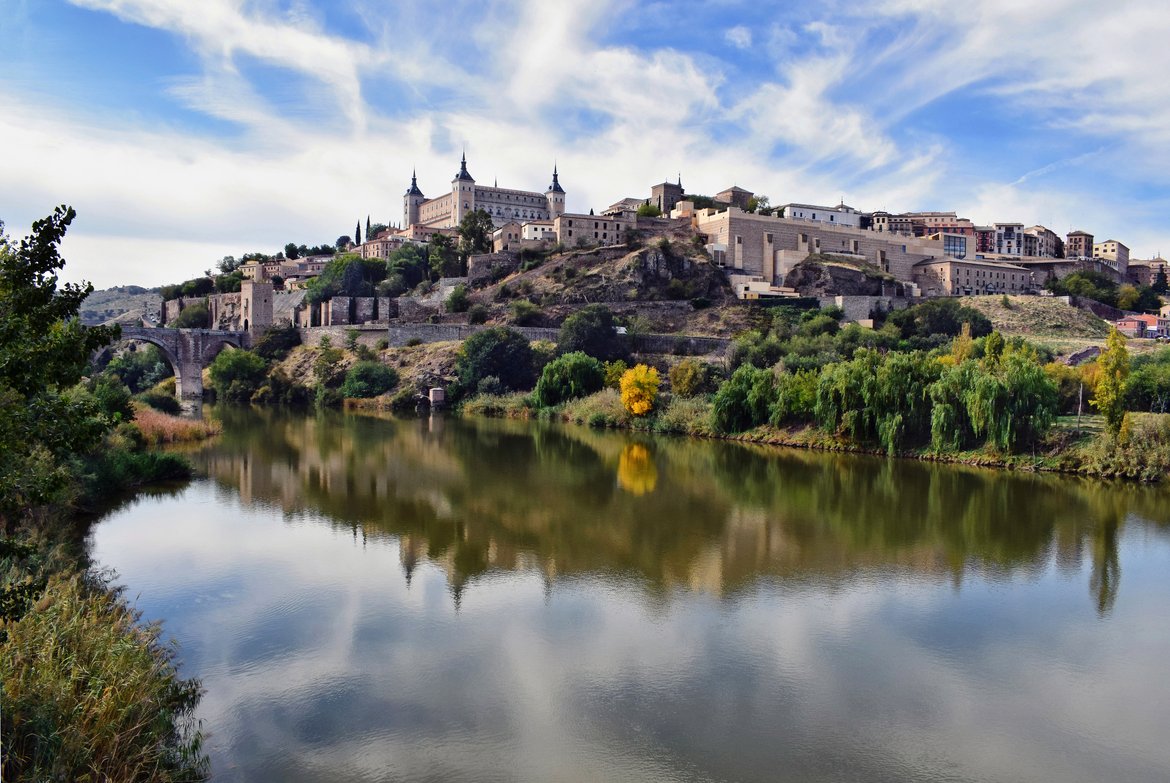 Figure 5.3.7: Tagus river in Toledo (Jocelyn Erskine-Kellie, Wikipedia 2019 CC BY 2.0)