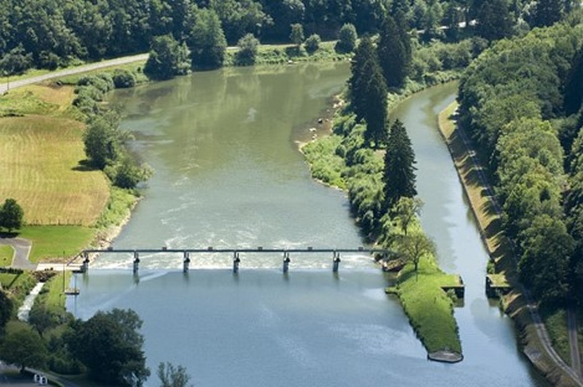 Figure 3.4.8: Dam of Monthermé (Meuse). Laurent Mignaux / Terra