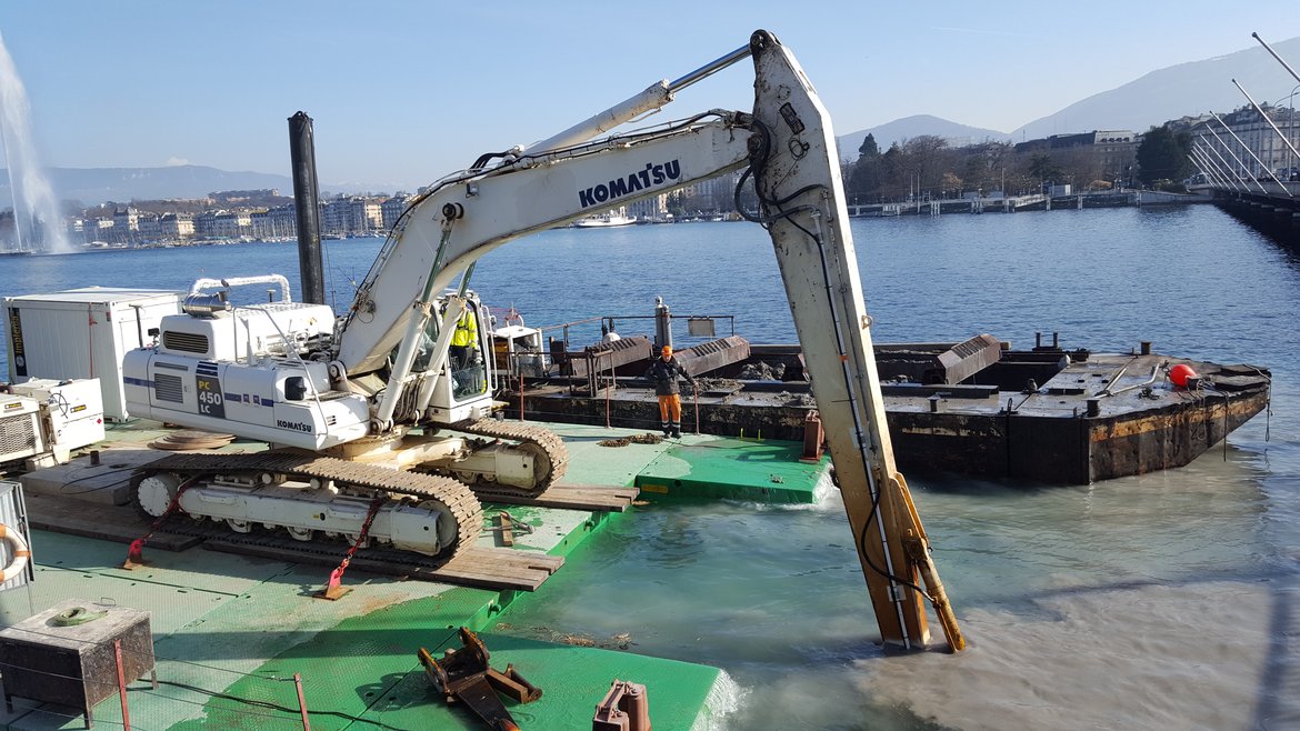 The need for dredging may increase in future as growth in ship sizes necessitates deeper and wider navigation channels, and greater frequency and intensity of storm events cause infilling of channels and harbours © Lucy Ritchie