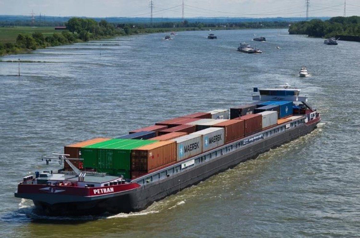 Figure 3.5.8: Transport on the Rhine (ICBR, S.Schulte-Kellinghaus)