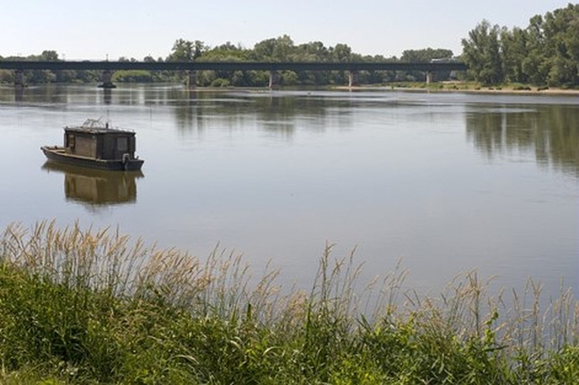 Figure 5.7.8: Scow on the Loire in Briare. Laurent Mignaux / Terra