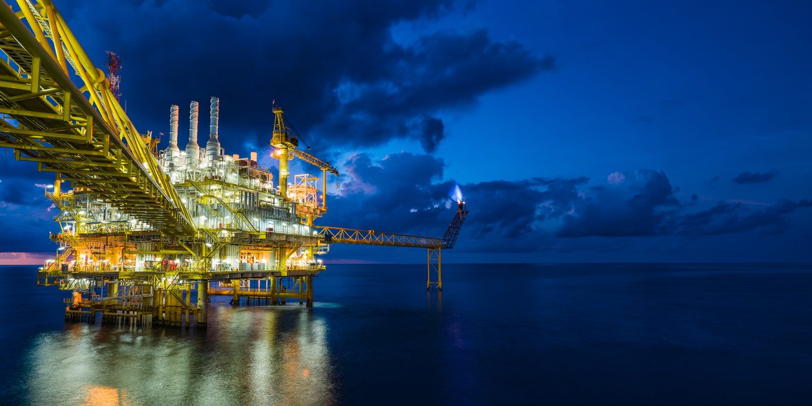 Oil and gas central processing platform. © Shutterstock