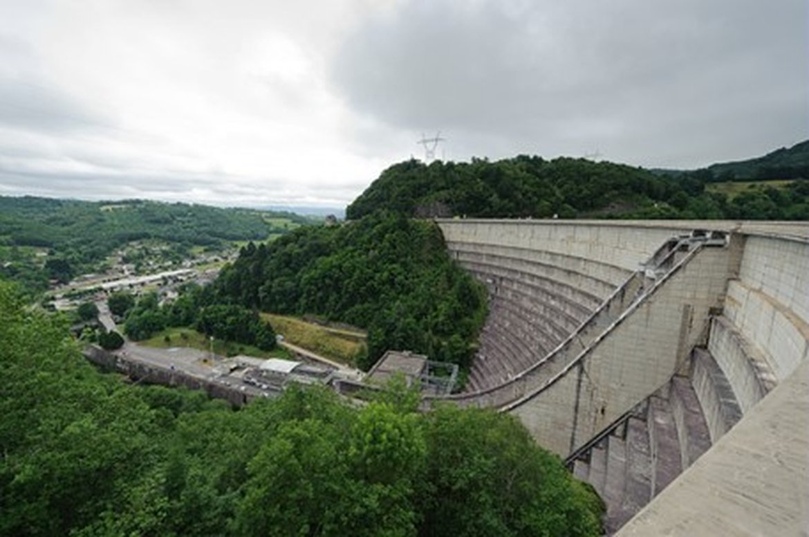 Figure 5.6.8: Dam of Bort-Les-Orgues (Dordogne). Arnaud Bouissou / Terra